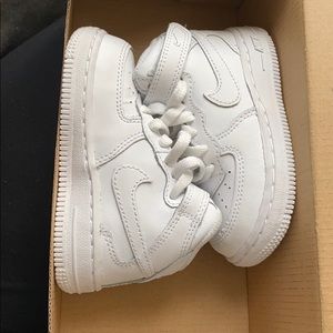 Nike Force 1 Mid